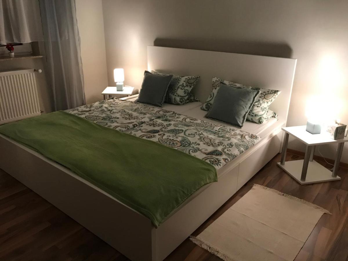 Ferienwohnung Von Paris بيترسبرغ المظهر الخارجي الصورة
